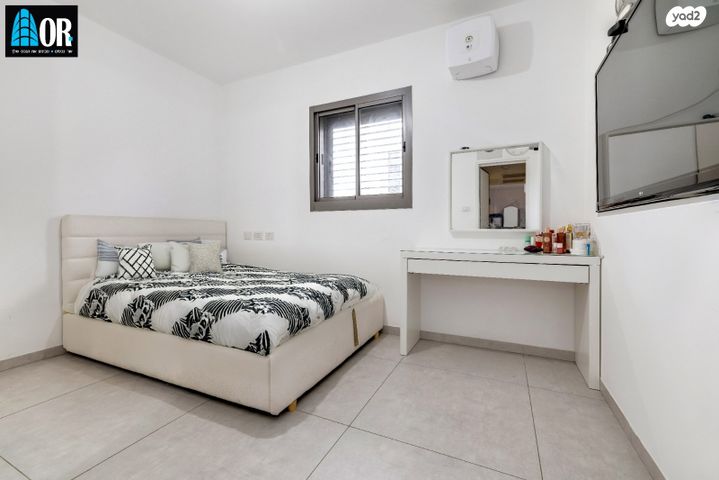 דירה, נעמי שמר, נאות שמיר, יבנה