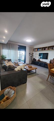 דירה, קרל פופר, נתניה