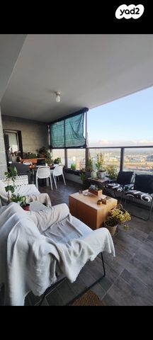 דירה, קרל פופר, נתניה