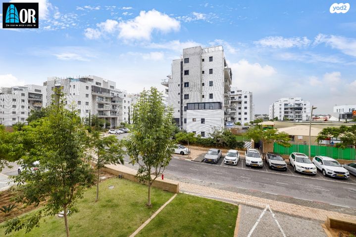 דירה, נעמי שמר, נאות שמיר, יבנה