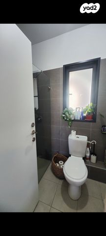 דירה, קרל פופר, נתניה