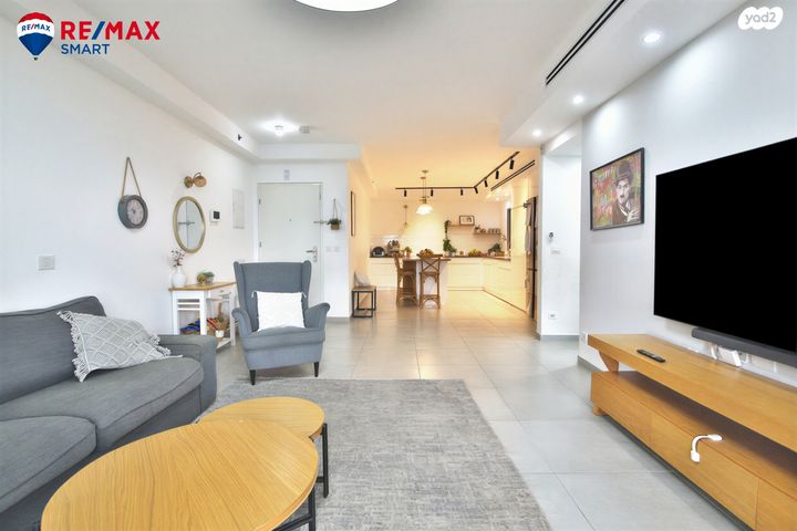 דירה, עפרה חזה, משכנות האומנים, קרית מוצקין