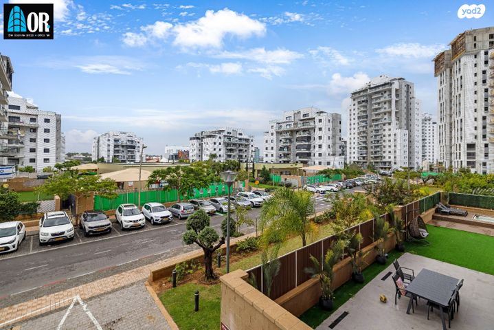 דירה, נעמי שמר, נאות שמיר, יבנה