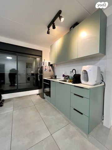 שדרות ירושלים 77