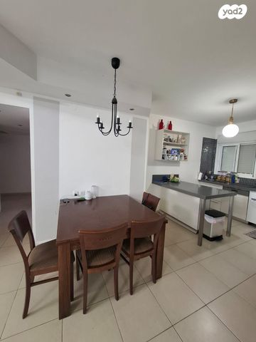 דירת גן, שדרות בגין, כפר יונה