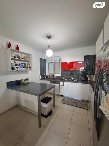 דירת גן, שדרות בגין, כפר יונה