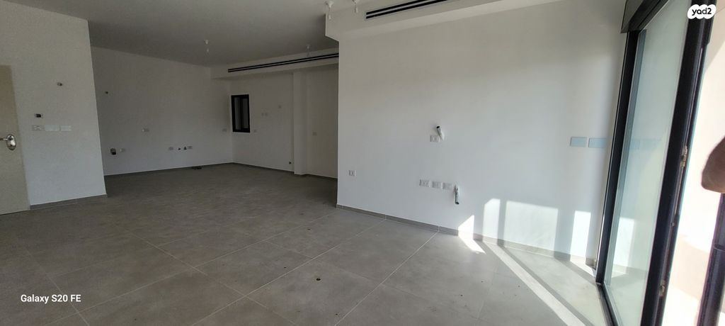 דירת גן, בת חפר