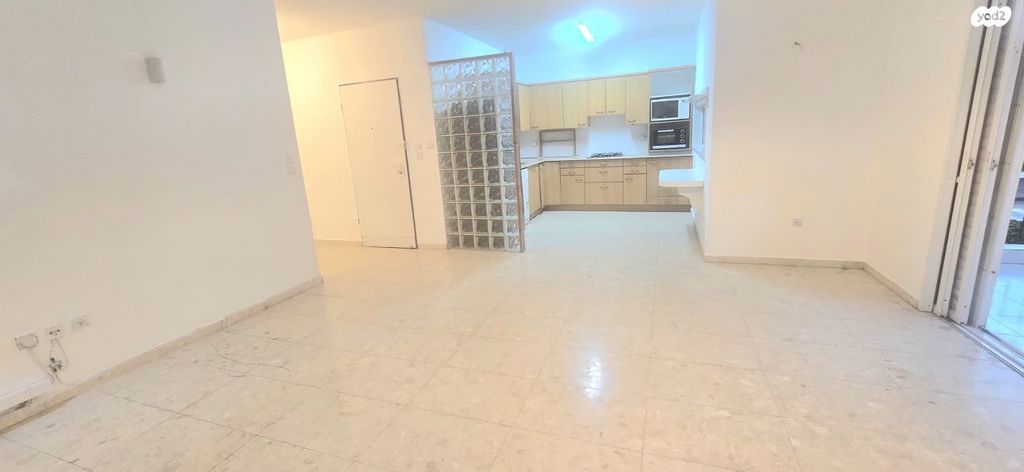 דירה, יוסף צבי, אזור הבילויים, רמת גן