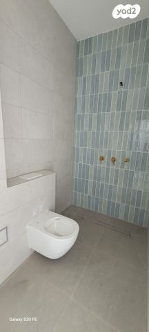 דירת גן, בת חפר