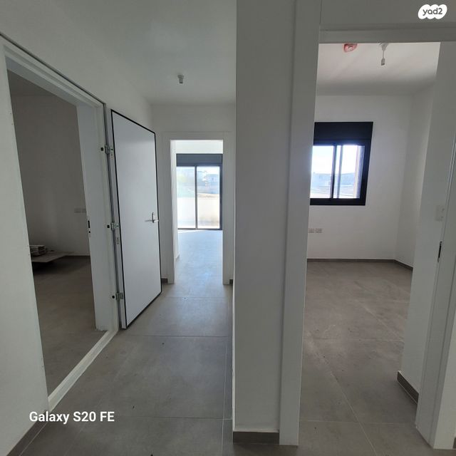 דירת גן, בת חפר