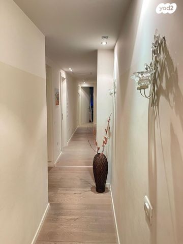 דירה, הרב עמיאל, הפועל המזרחי א', שיכון א', בני ברק