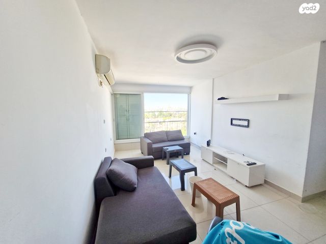 מעפילי אגוז 106