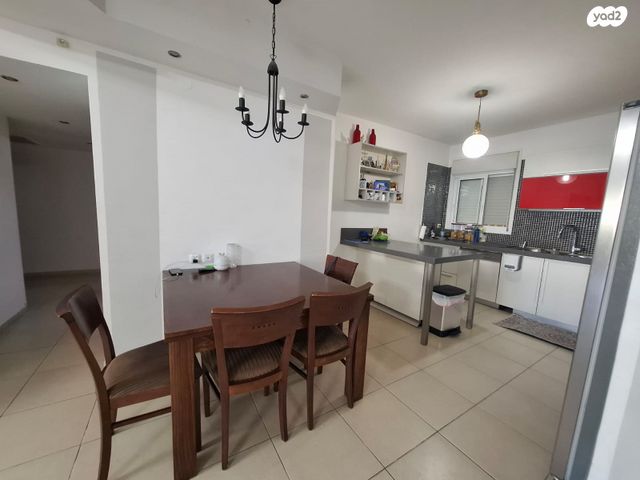 דירת גן, שדרות בגין, כפר יונה