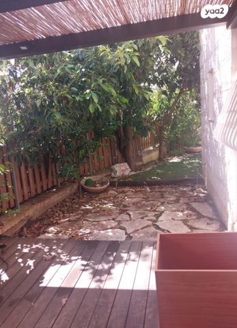 דירת גן, שדרות בגין, כפר יונה