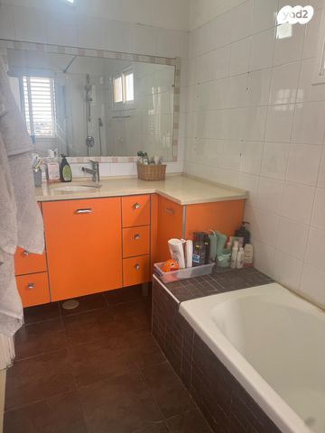 דירה, עליית הנוער 14, נחלת יצחק, תל אביב יפו