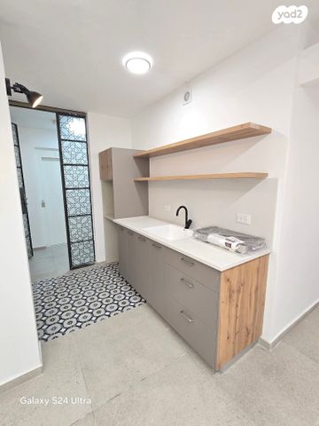 מרתף/ פרטר, כפר גלעדי 17, פלורנטין, תל אביב יפו