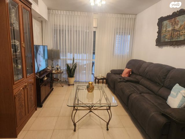 דירה, ניסן טורצ'ין, יהוד מונוסון