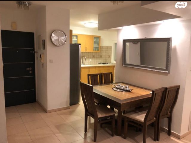 דירה, ניסן טורצ'ין, יהוד מונוסון