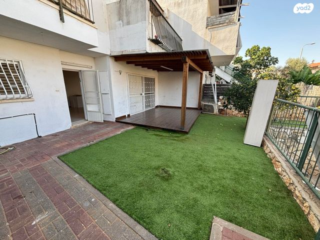 דירת גן, חוחית, צוותא ב, אלפי מנשה