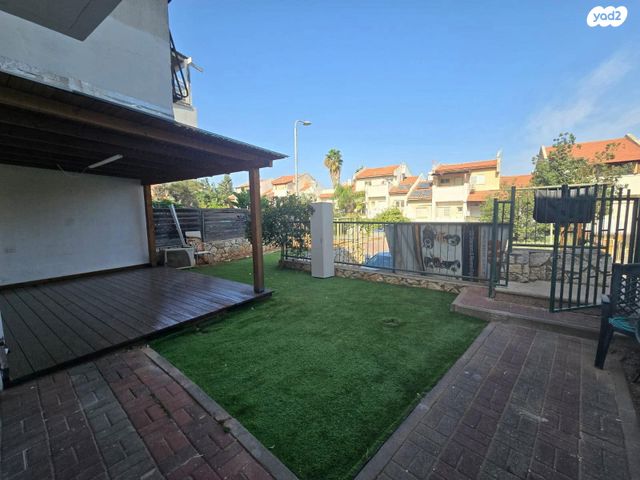 דירת גן, חוחית, צוותא ב, אלפי מנשה