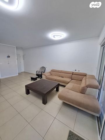 דירת גן, שדרות בגין, נוף הדר, כפר יונה