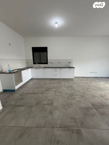 דירת גן, נתיבות