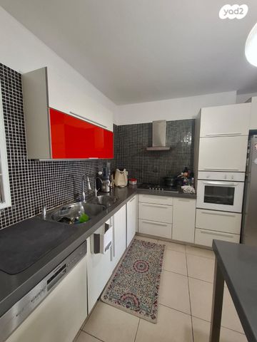 דירת גן, שדרות בגין, נוף הדר, כפר יונה