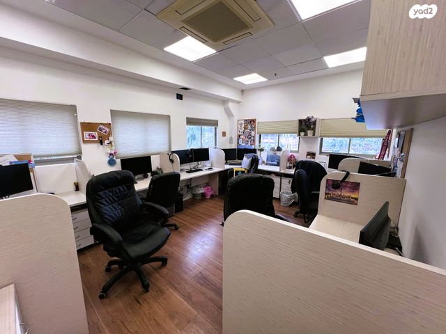 משרדים, נשר