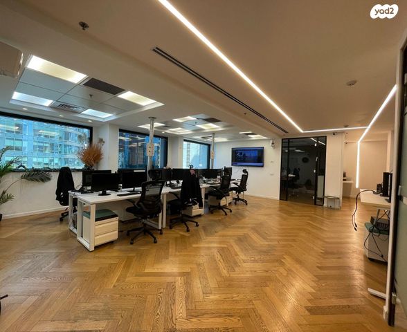 דרך מנחם בגין 154