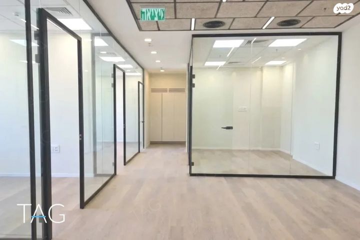 דרך מנחם בגין 13