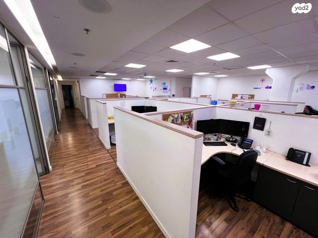 משרדים, נשר