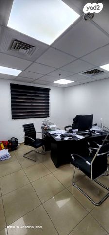 קליניקות, יבנה