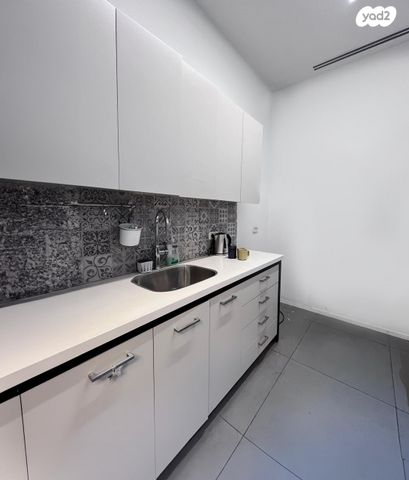 משרדים, סוקולוב 67, גולן, רמת השרון