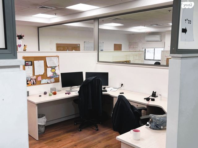 משרדים, נשר