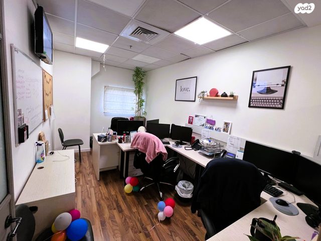 משרדים, נשר