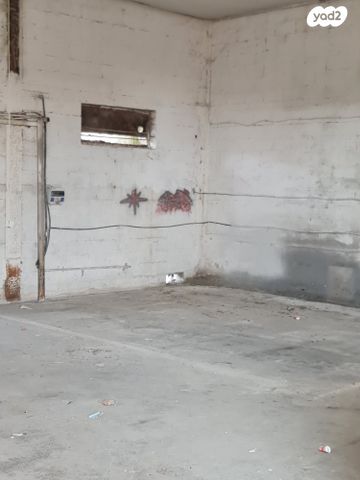 מבני תעשיה, קרית ביאליק