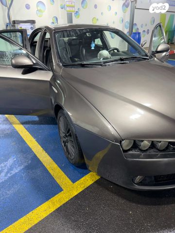 מודעת רכב אלפא רומיאו 159