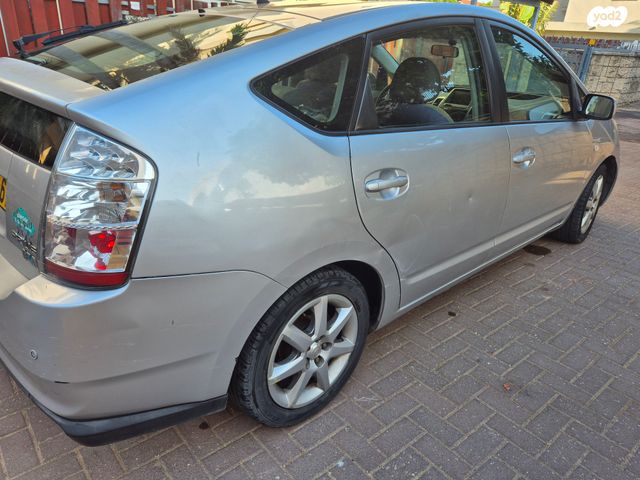 טויוטה פריוס