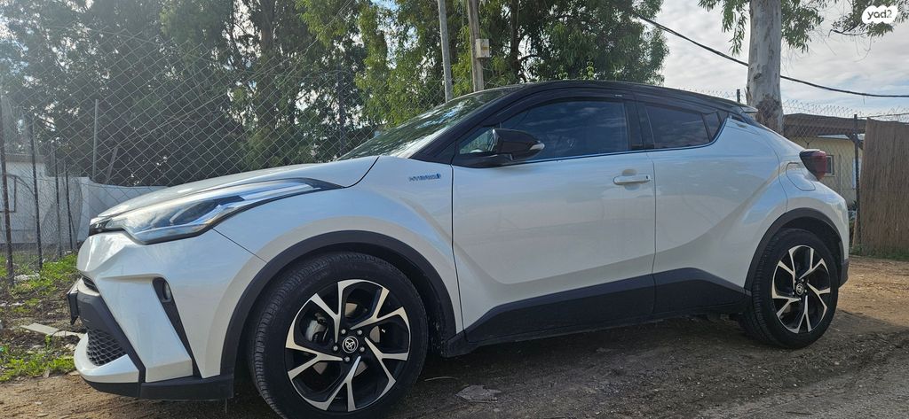 מודעת רכב טויוטה C-HR