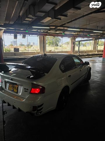 סובארו B4/לגאסי