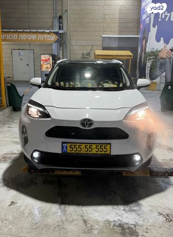 טויוטה יאריס קרוס