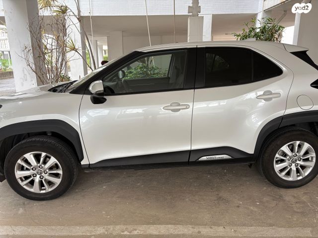 מודעת רכב טויוטה יאריס קרוס