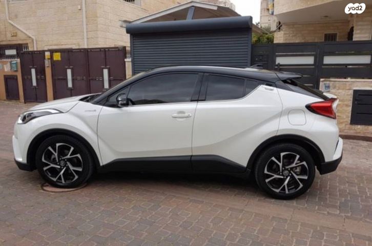 מודעת רכב טויוטה C-HR