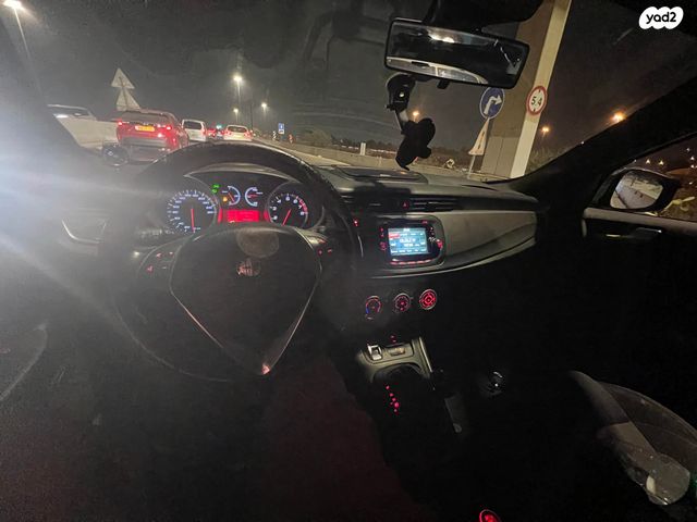 אלפא רומיאו ג'ולייטה