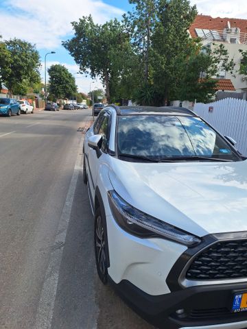 מודעת רכב טויוטה קורולה קרוס