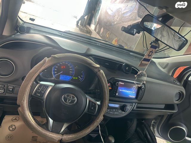 טויוטה יאריס