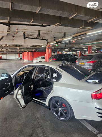 סובארו B4/לגאסי