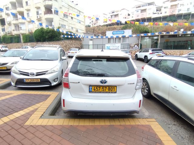 טויוטה פריוס פלוס