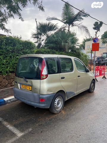 טויוטה יאריס