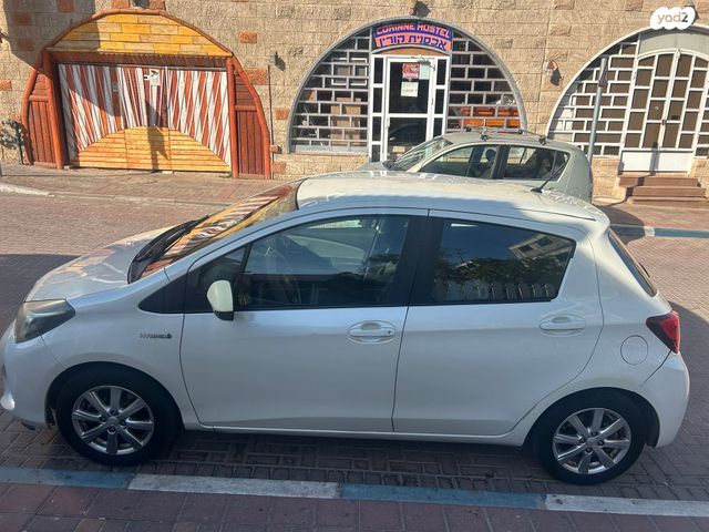 טויוטה יאריס